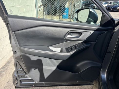 Used 2025 Nissan Rogue SV image 18