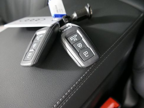 Certified 2025 Audi Q5 2.0T Premium Plus w/ Premium Plus image 13