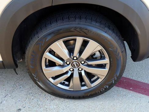 Certified 2025 Nissan Pathfinder SV FWD image 9