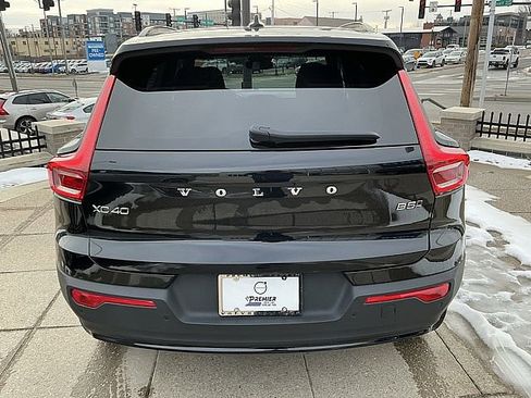 Certified 2025 Volvo XC40 B5 Plus image 9