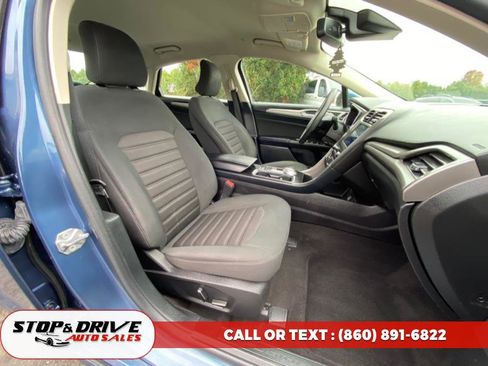 Used 2019 Ford Fusion SE image 17