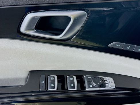 Used 2023 Kia Carnival SX image 21