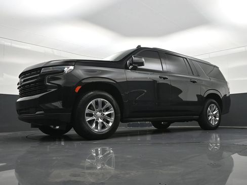 Used 2024 Chevrolet Suburban RST w/ Luxury Package RWD image 25