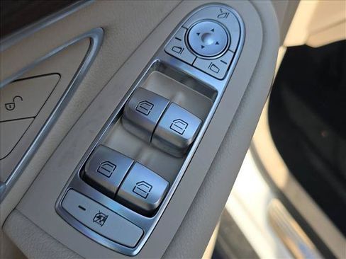 Used 2022 Mercedes-Benz GLC 300 4MATIC w/ Multimedia Package Lite image 8