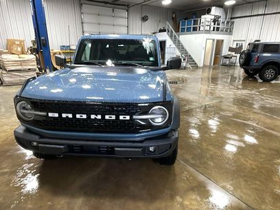 New 2025 Ford Bronco Outer Banks w/ Black Appearance Package