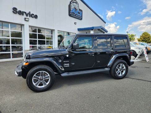 Used 2021 Jeep Wrangler Unlimited Sahara w/ Cold Weather Group image 7