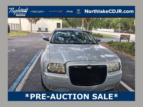 Used 2010 Chrysler 300 Touring RWD image 1