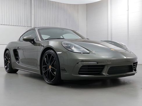 Certified 2024 Porsche 718 Cayman RWD image 9