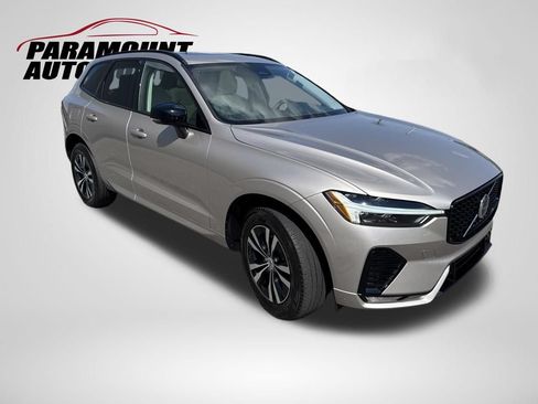 Used 2024 Volvo XC60 B5 Core AWD/4WD image 3