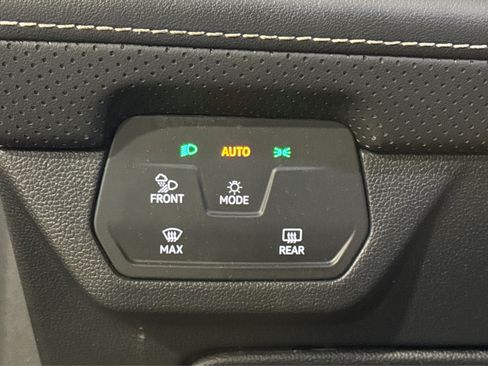 Used 2025 Volkswagen Atlas SE image 20