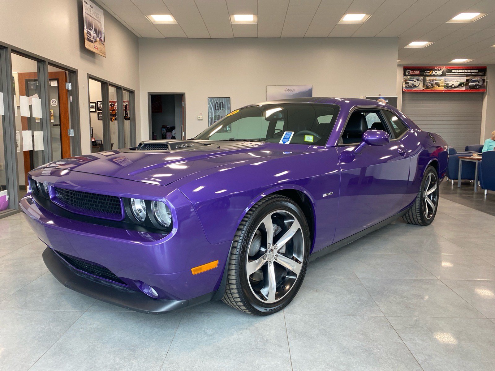 Used 2014 Dodge Challenger R/T RWD image 1