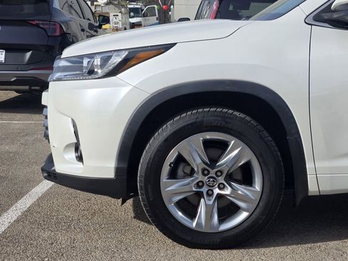 Used 2019 Toyota Highlander Limited image 6