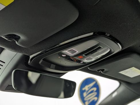 Used 2024 Volvo XC40 B5 Core image 31