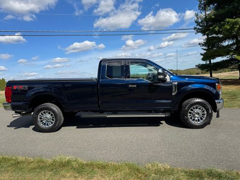 Used 2022 Ford F350 XLT w/ XLT Premium Package image 6