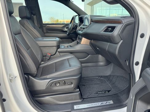 Used 2023 Chevrolet Tahoe High Country AWD/4WD image 3