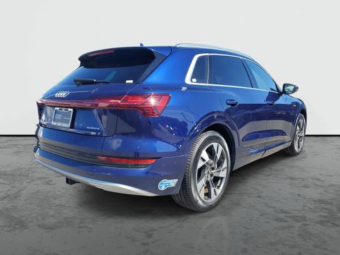 Used 2021 Audi e-tron Prestige w/ Prestige Package image 4