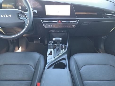 Certified 2024 Kia Niro SX image 18