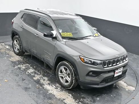 Used 2024 Jeep Compass Latitude image 34