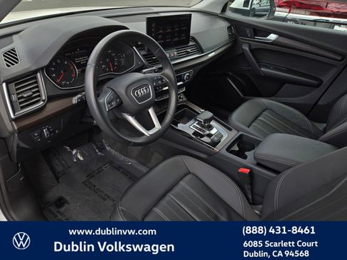 Used 2023 Audi Q5 2.0T Premium w/ Convenience Package image 9