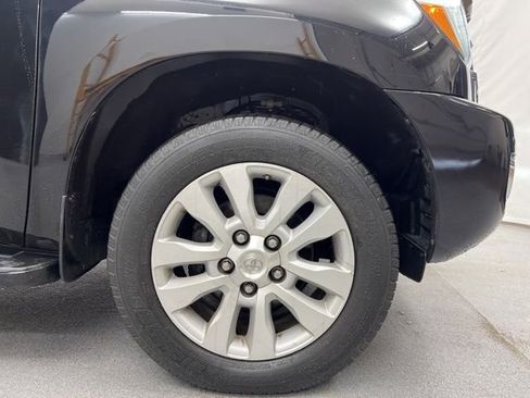 Used 2019 Toyota Sequoia Platinum AWD/4WD image 4