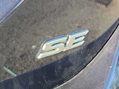 Used 2021 Toyota Camry SE FWD image 4