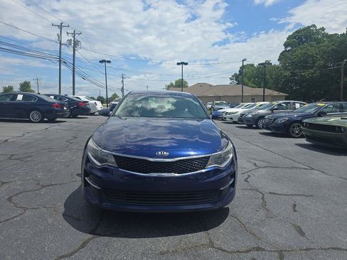 Used 2018 Kia Optima LX FWD image 2