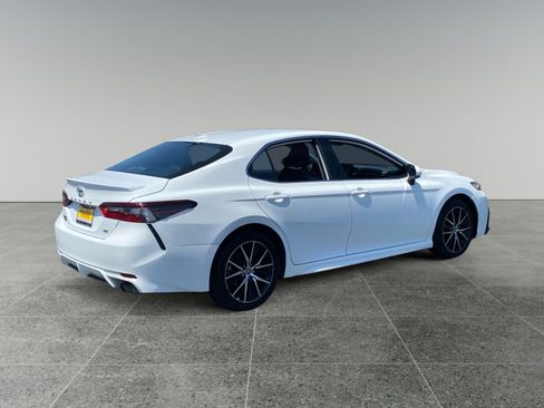 Used 2023 Toyota Camry SE FWD image 5