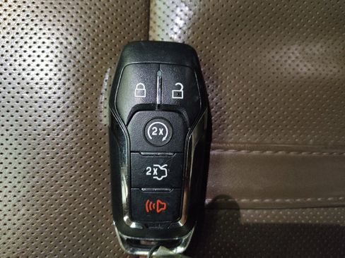 Used 2017 Lincoln MKX Reserve w/ Luxury Package AWD/4WD image 32