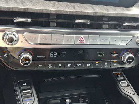 Used 2024 Kia Telluride SX Prestige w/ Towing Package AWD/4WD image 17