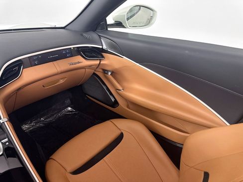 Used 2024 Ferrari Roma Spider RWD image 24