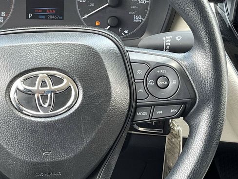 Used 2025 Toyota Corolla LE FWD image 14