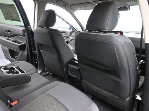 Used 2025 Nissan Pathfinder SV image 33
