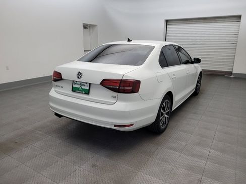 Used 2017 Volkswagen Jetta SE FWD image 9