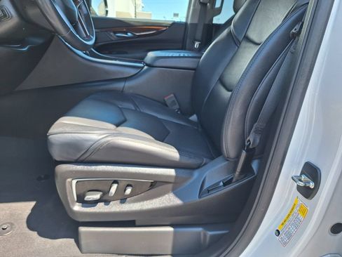 Used 2018 Cadillac Escalade ESV Luxury RWD image 32