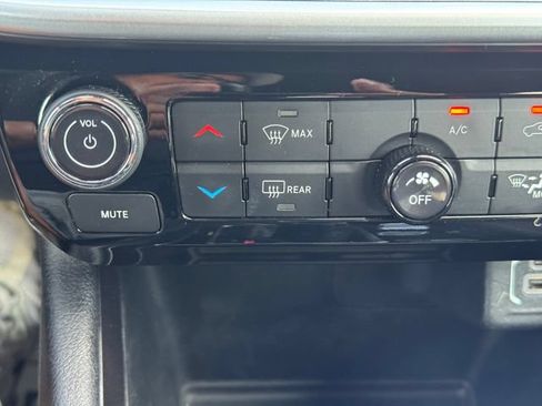 Certified 2024 Jeep Compass Latitude AWD/4WD image 34