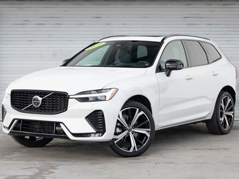 Used 2022 Volvo XC60 B5 R-Design w/ Advanced Package image 3