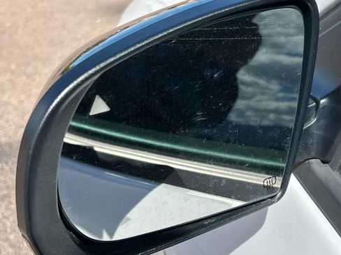 Used 2023 Jeep Cherokee Altitude Lux image 16