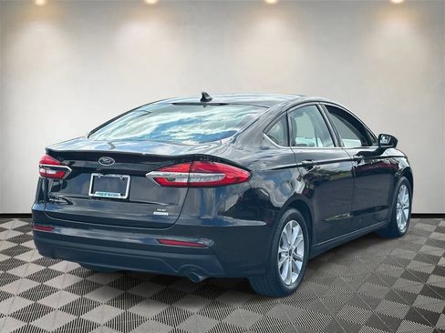 Used 2020 Ford Fusion SE FWD image 4