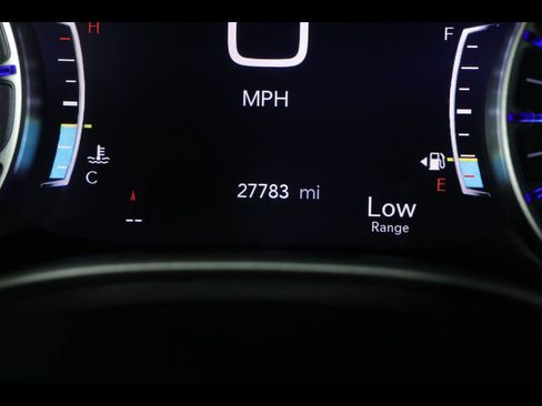 Used 2025 Chrysler Pacifica Select FWD image 26