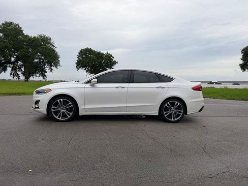 Used 2019 Ford Fusion Titanium FWD image 2