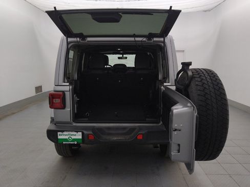 Used 2018 Jeep Wrangler Unlimited Sahara AWD/4WD image 29