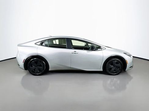 Used 2025 Toyota Prius LE image 9