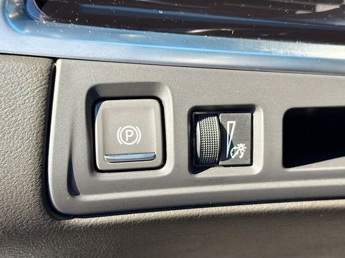 Used 2025 Cadillac XT6 Luxury image 35