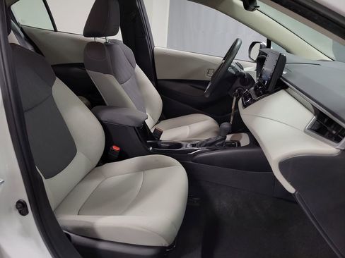 Used 2022 Toyota Corolla LE FWD image 25