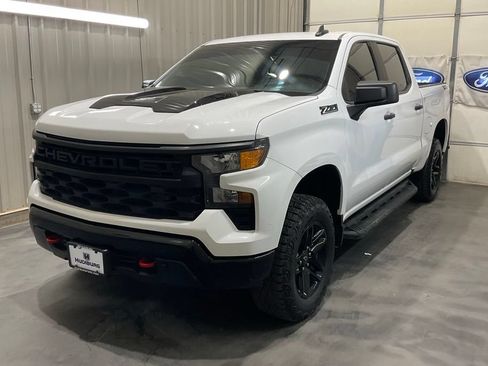 Used 2024 Chevrolet Silverado 1500 Custom Trail Boss w/ LPO, Dark Essentials Package AWD/4WD image 3