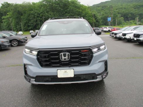 Certified 2025 Honda Pilot TrailSport image 2