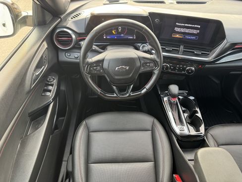 Used 2025 Chevrolet Trax RS w/ Driver Confidence Package FWD image 11
