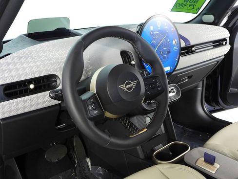 Certified 2025 MINI Cooper 4-Door Hardtop image 31