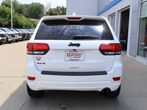 Used 2019 Jeep Grand Cherokee Altitude AWD/4WD image 9