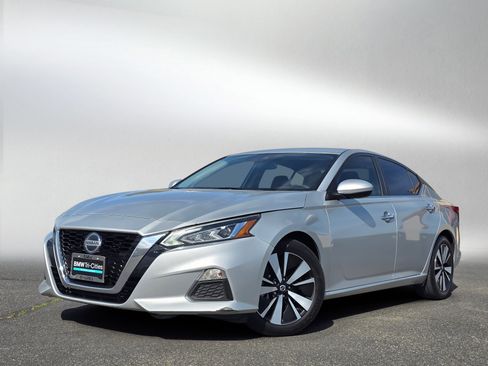 Used 2021 Nissan Altima 2.5 SV FWD image 1